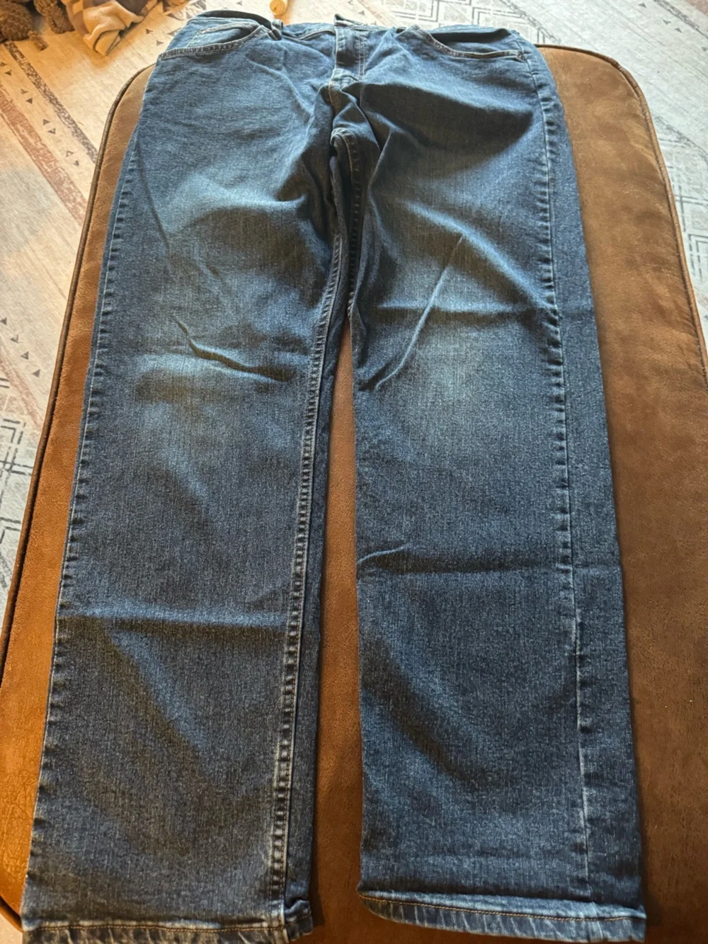 Wrangler Men's Relaxed Fit Blue Denim Jeans 34 x 32 Like New!